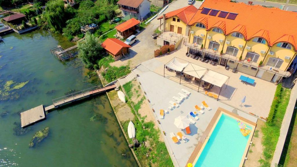 فندق Mai Danube Ieşelniţa المظهر الخارجي الصورة