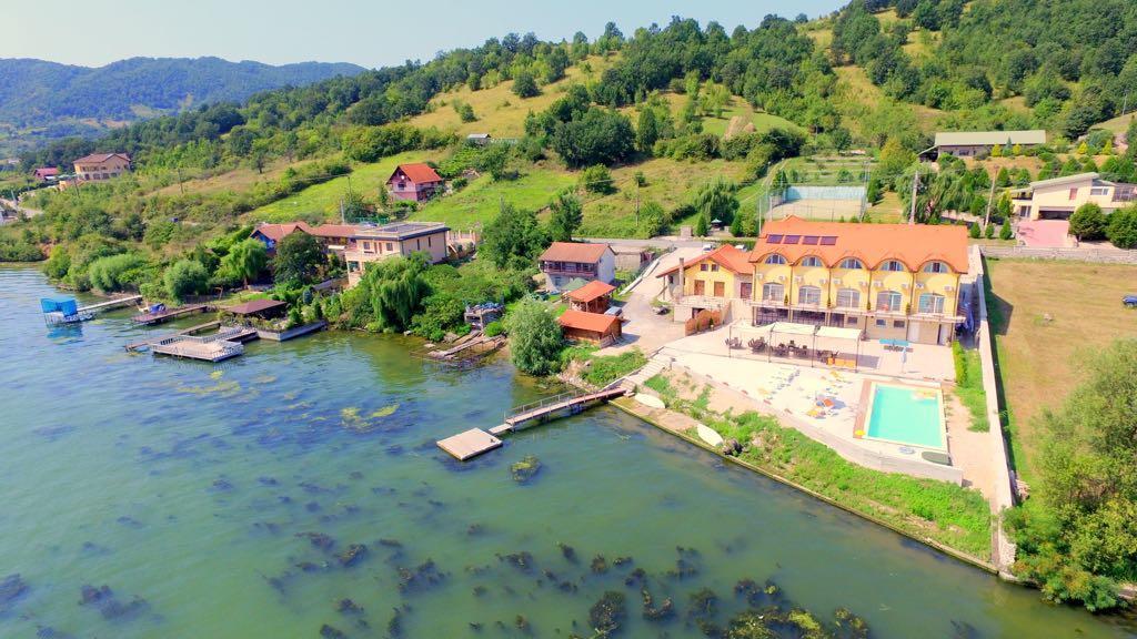 فندق Mai Danube Ieşelniţa المظهر الخارجي الصورة