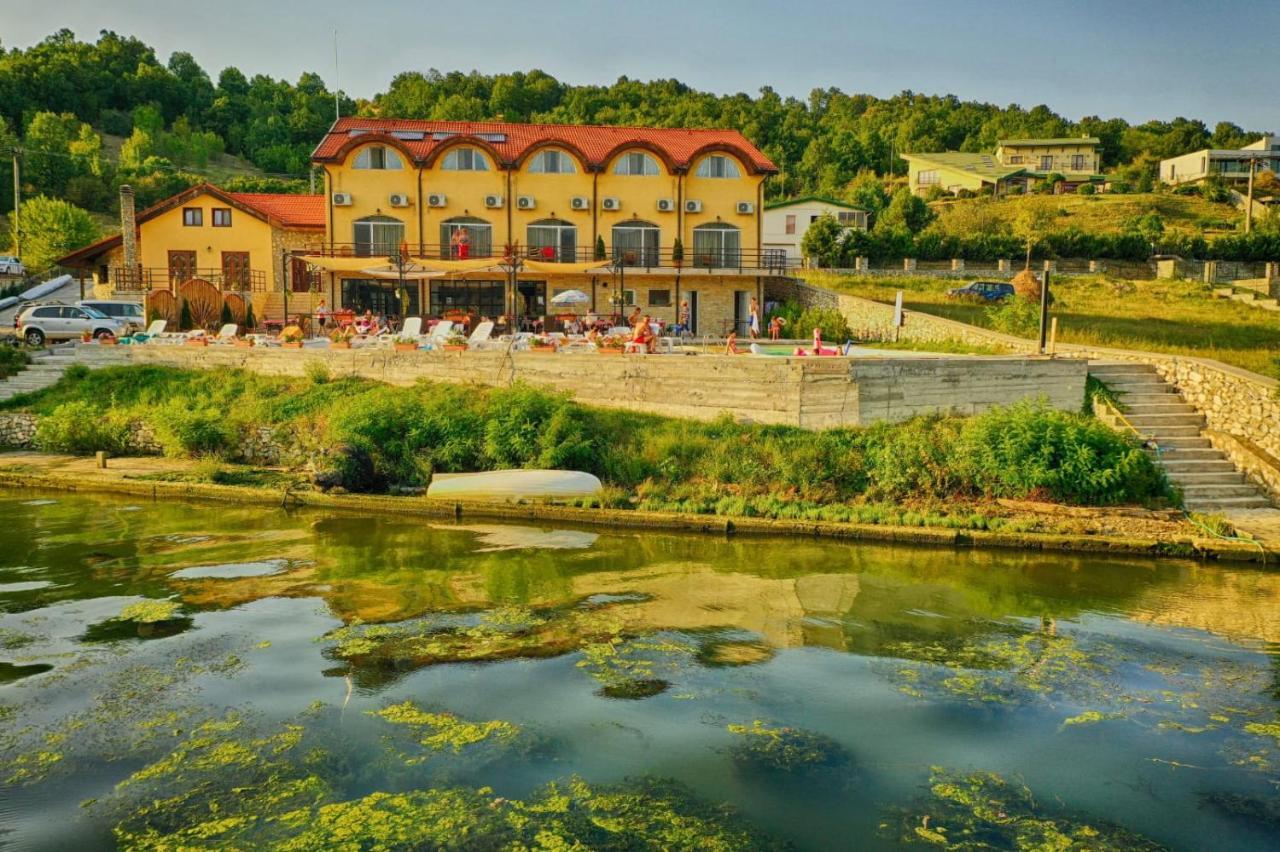 فندق Mai Danube Ieşelniţa المظهر الخارجي الصورة